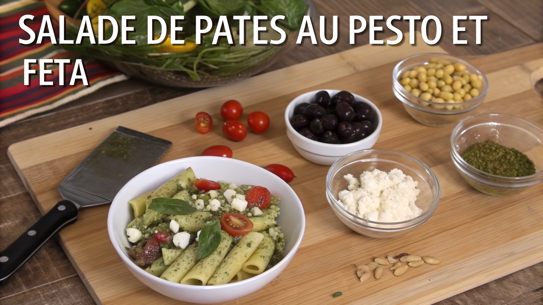 Ingrédients pour salade de pâtes au pesto et feta